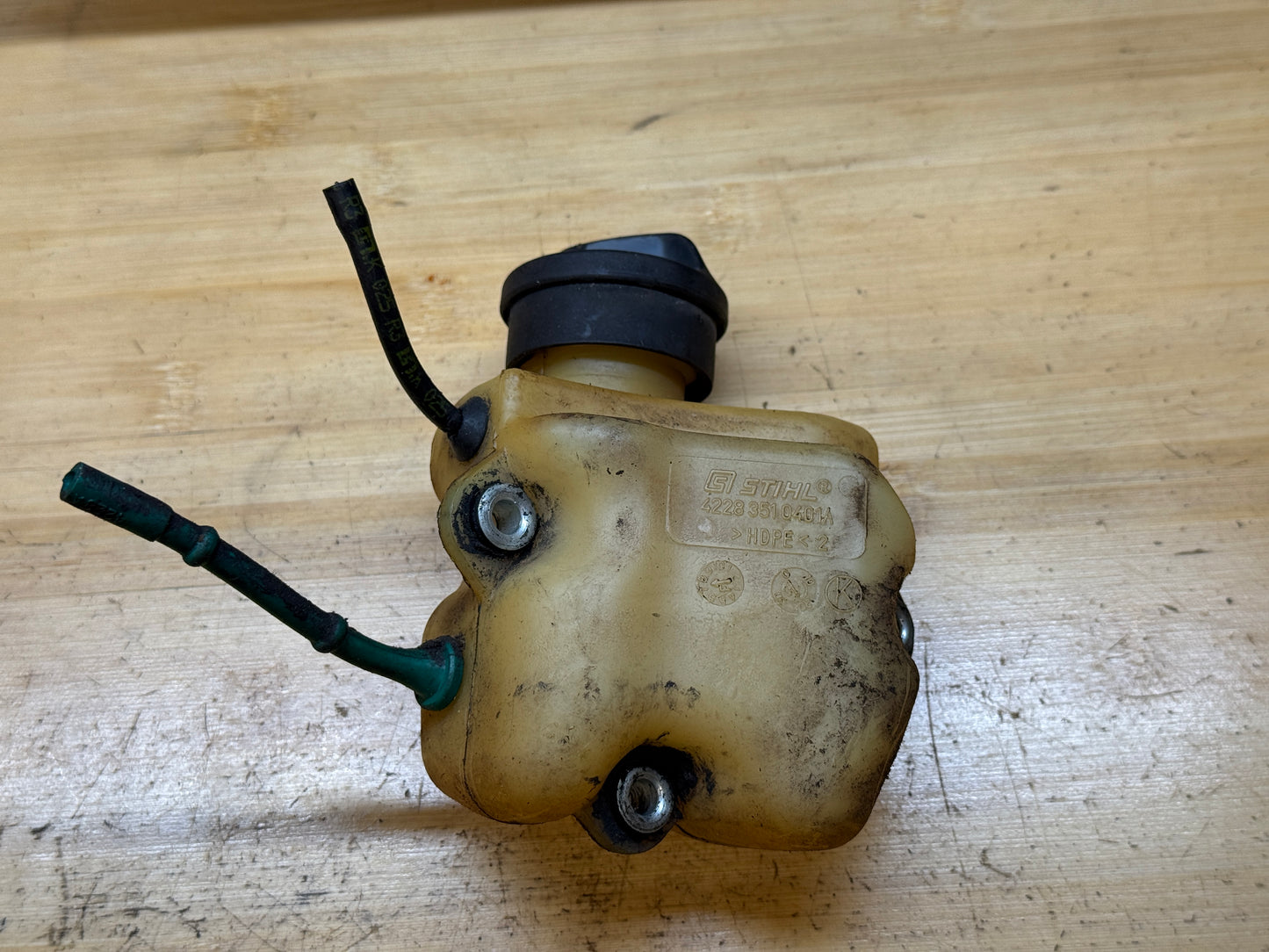 Stihl HS45 Üzemanyagtartály